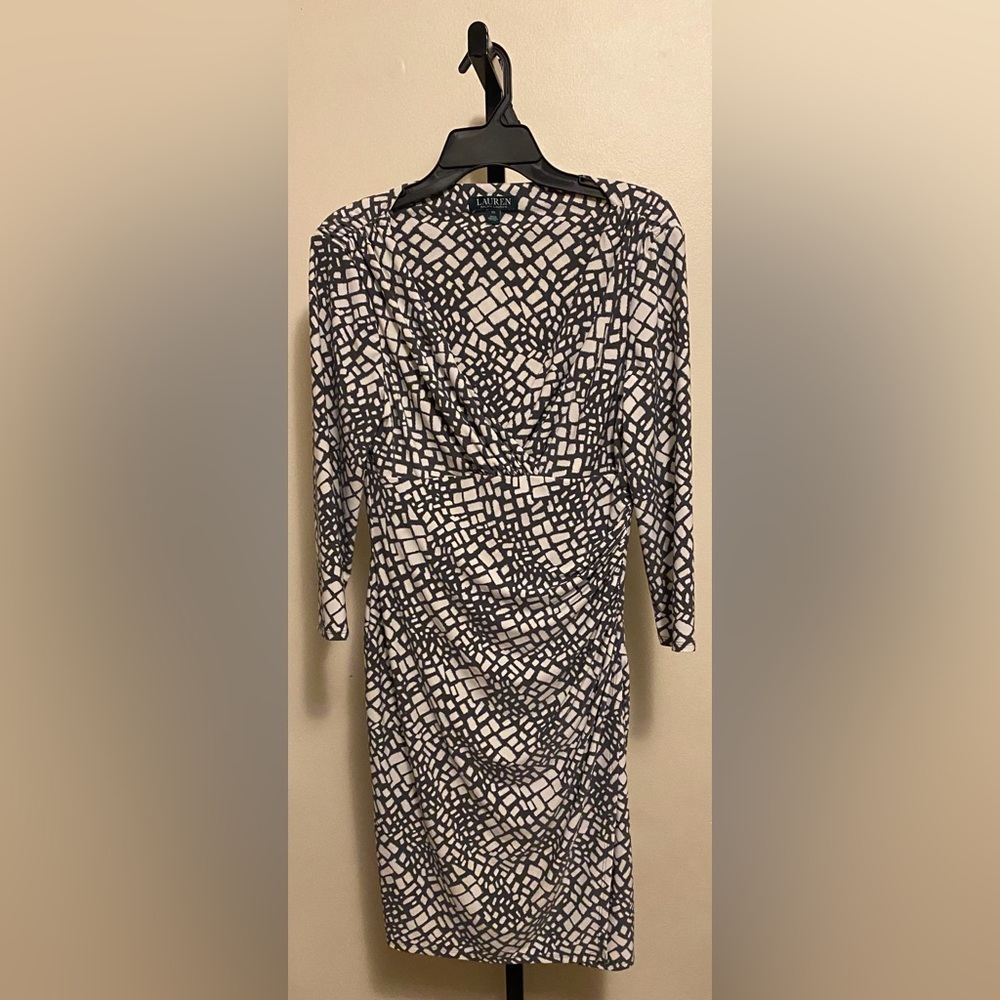 Women’s 10 Ralph Lauren Monochrome V-Neck Patterned Dress